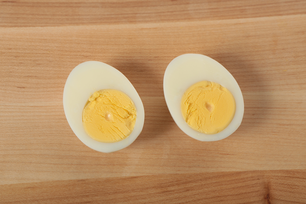 Comment écaler un œuf dur facilement ? 