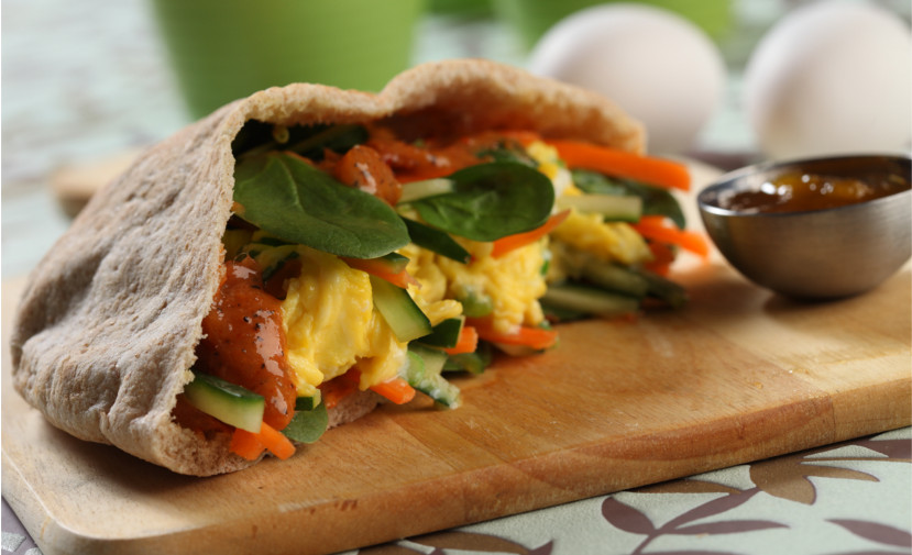 Pains pitas aux œufs et au cari