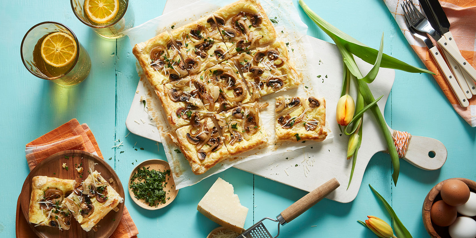 Tarte aux champignons, œufs, oignons et fromage de chèvre