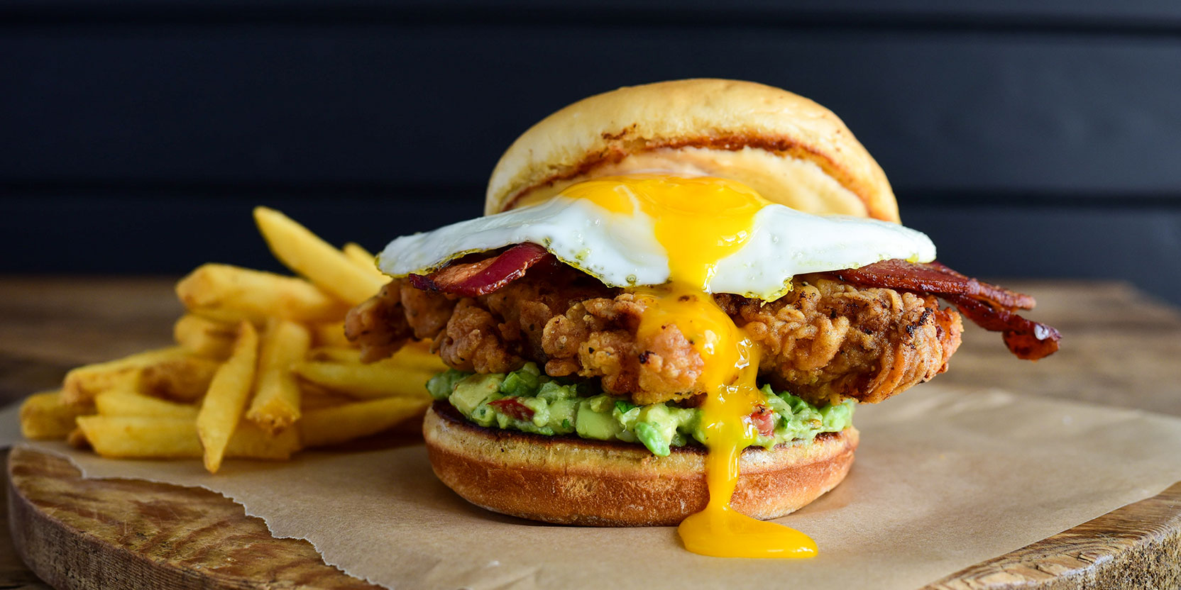 Sandwich au poulet frit et à l’œuf