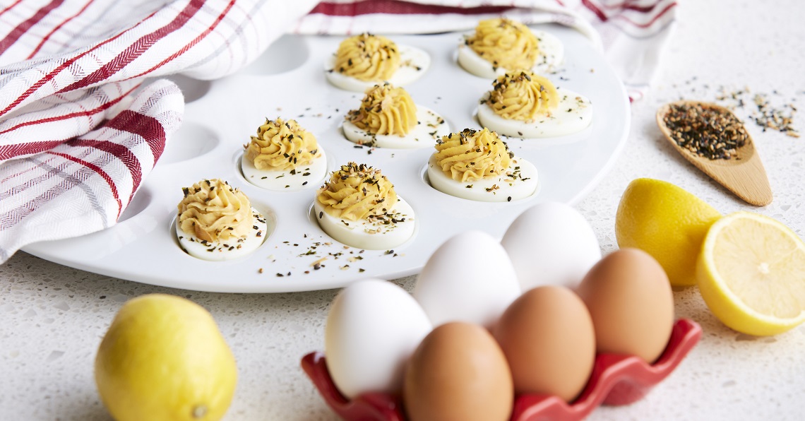 Œufs farcis au miso épicé