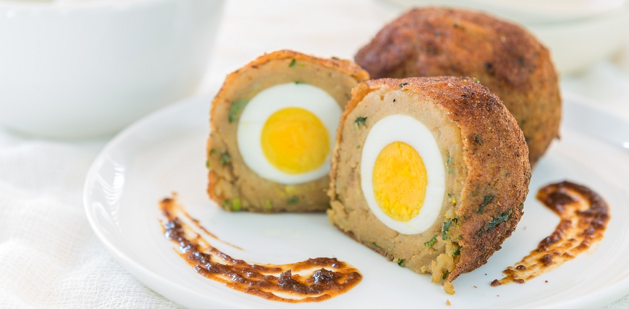 Œufs enrobés de pommes de terre au masala