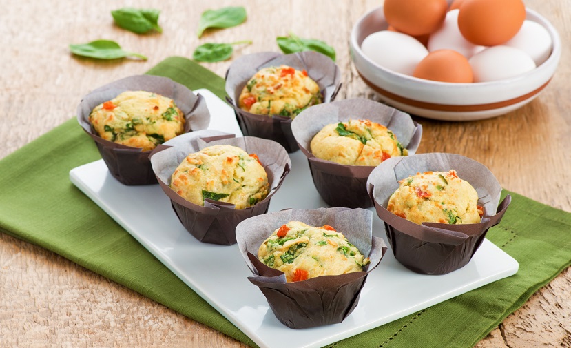Muffins savoureux aux épinards, tomates et féta