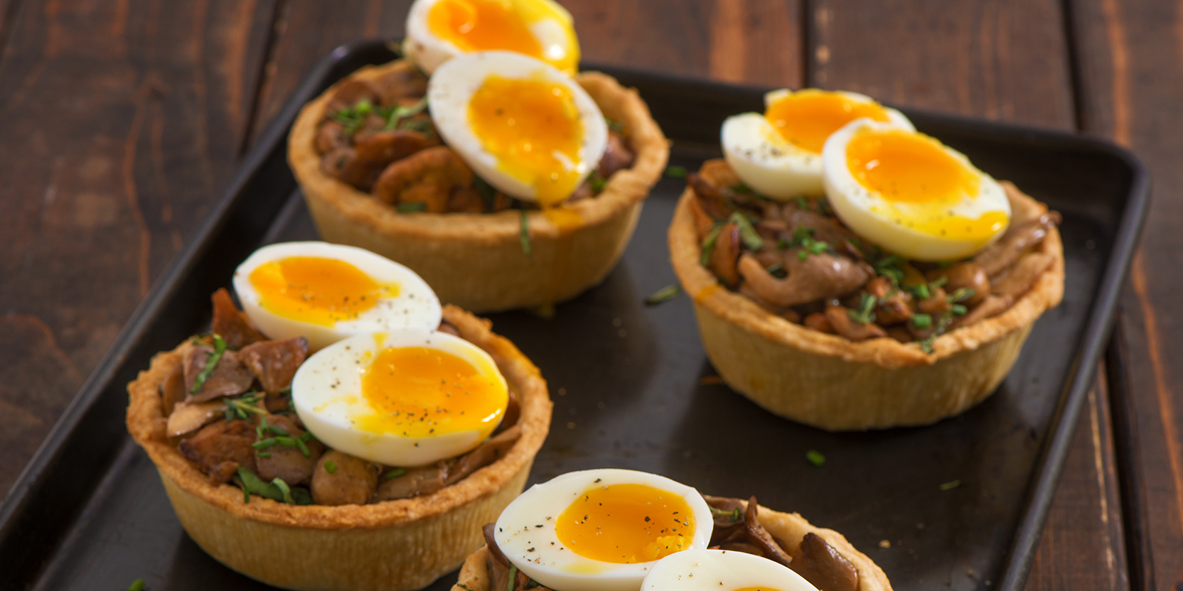 Tartelettes aux champignons et œufs à la coque