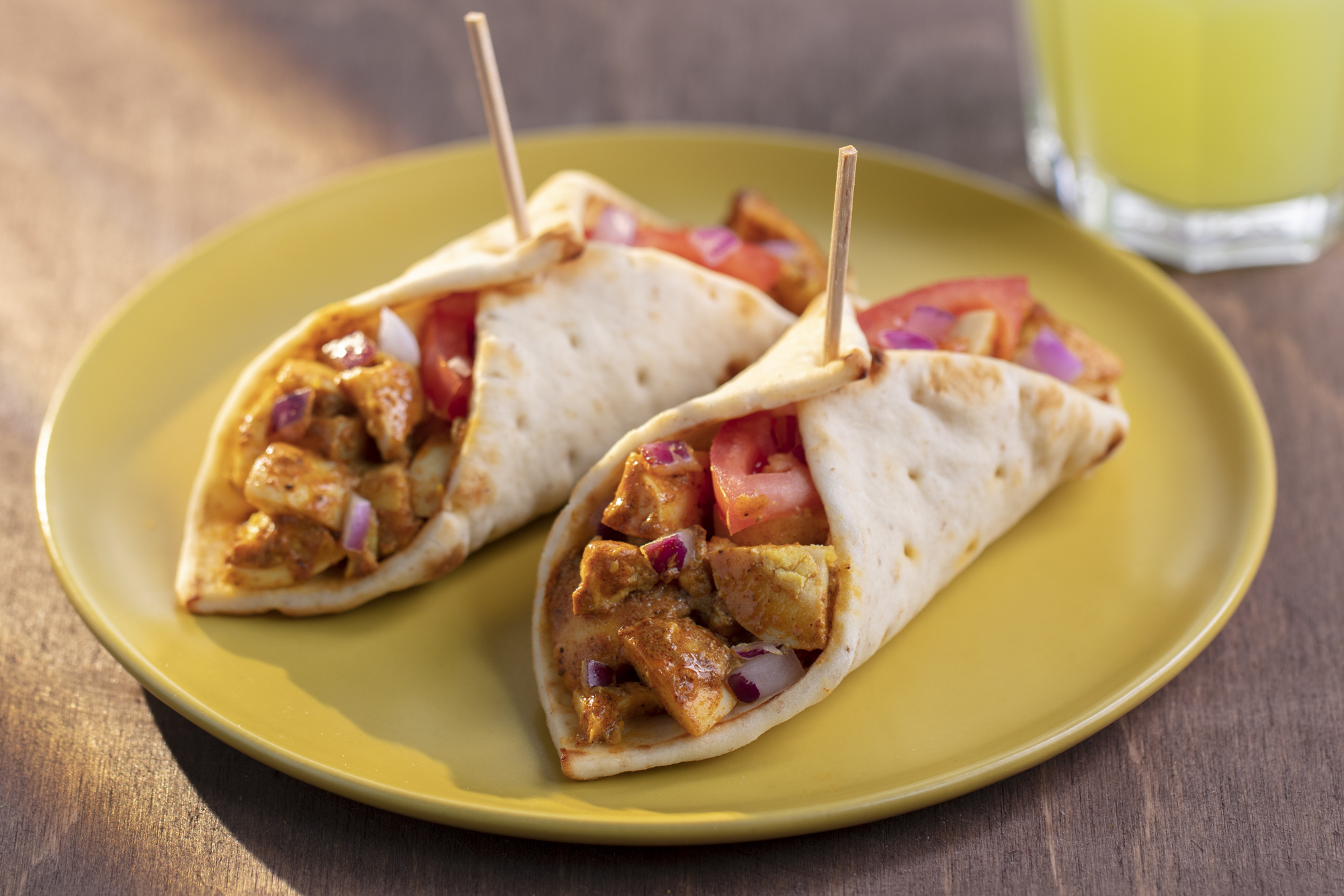 Roulé de pain naan aux œufs tikka